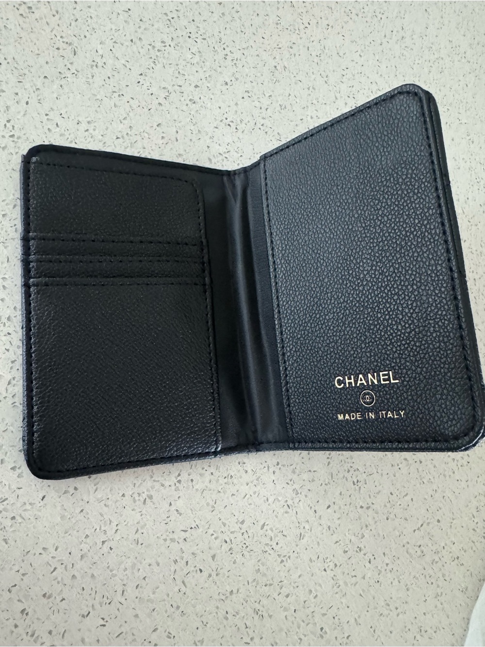 Gwp Passport Holder Black Quilted Leather Card Sleeve with Gold CC Emblem - Picture 6 of 9